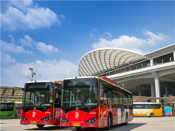 市公交集團(tuán)新能源公交車(chē).jpg